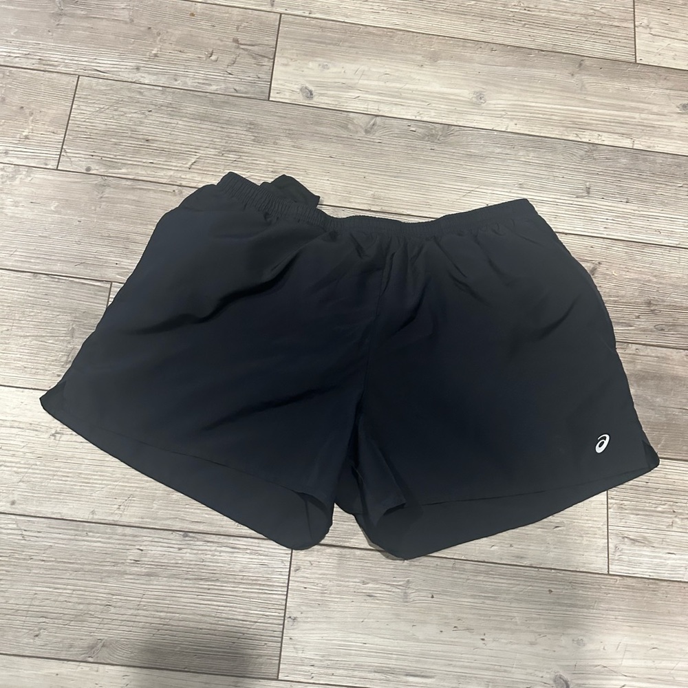 Women’s ASICS running shorts with pockets